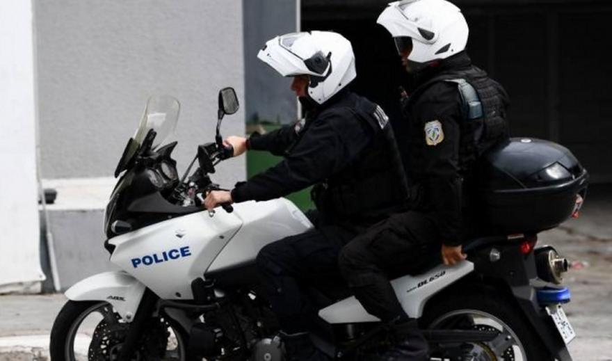 Σε διαθεσιμότητα τέθηκε ΥouTuber αντιεμβολιαστής αστυνομικός