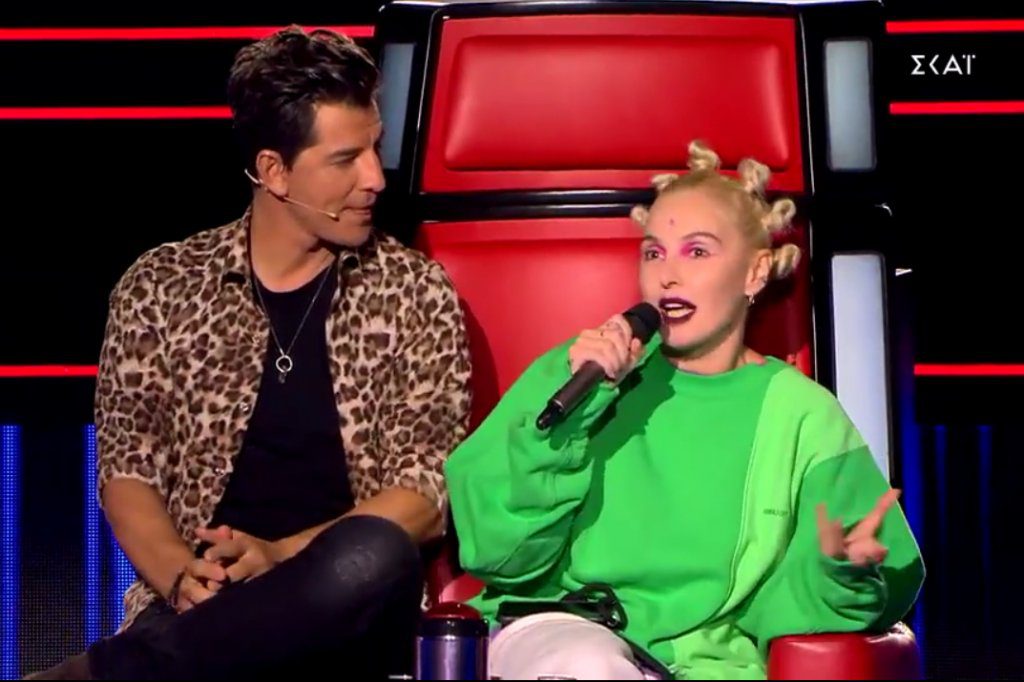 Η Τάμτα εμφανίστηκε στο The Voice με τα παπούτσια ΠΑΣΟΚ