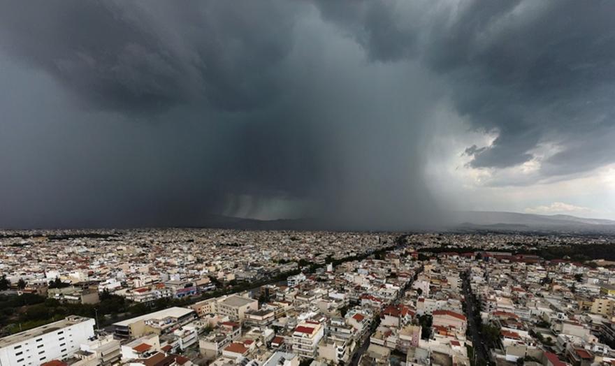 Καιρός: Αλλαγή σκηνικού με βροχές, καταιγίδες και αφρικανική σκόνη – Η πρόγνωση έως την Κυριακή