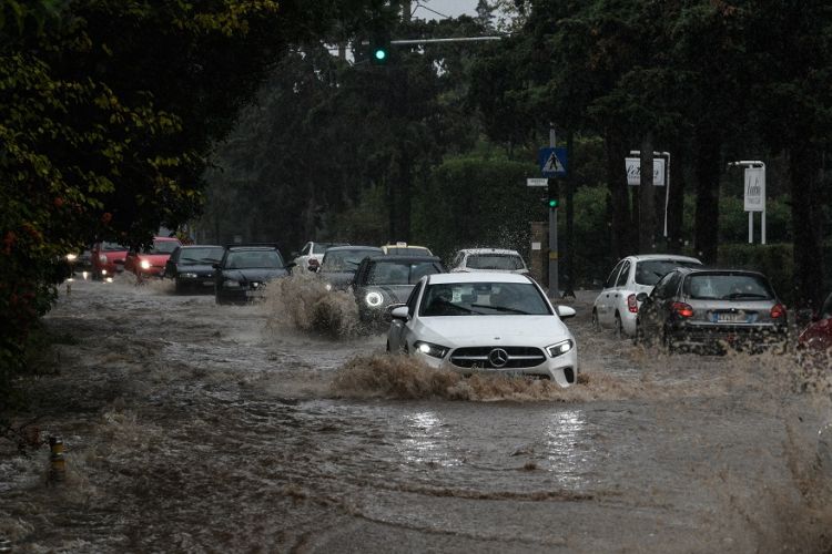 Καιρός 10/6: Πλημμυρικά φαινόμενα απειλούν μια σειρά περιοχές – Πιο επικίνδυνη ημέρα η Παρασκευή
