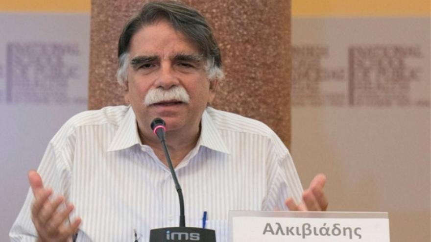 Βατόπουλος: Συναγερμός για δύσκολο χειμώνα-Θα έχουμε και 4ο και 5ο κύμα
