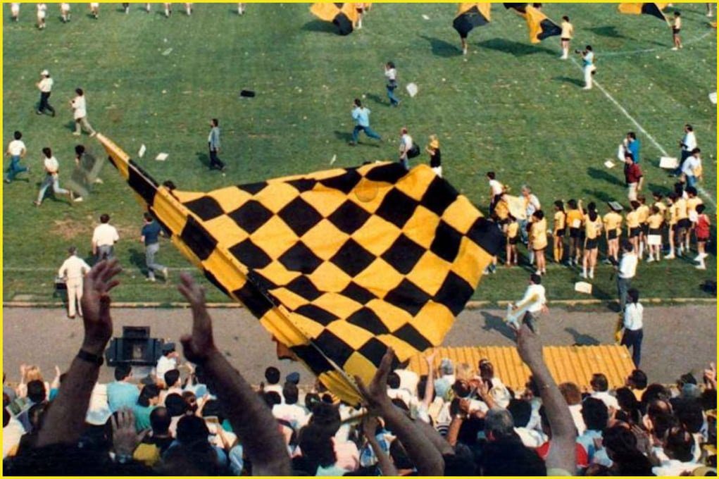 Η κιτρινόμαυρη σημαία της φιέστας του 89′ στο Μουσείο!