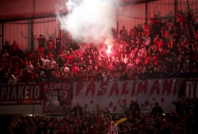 Πρόστιμο 6.000 ευρώ για τα μαχαίρια στη φυσούνα στην ΚΑΕ Ολυμπιακός