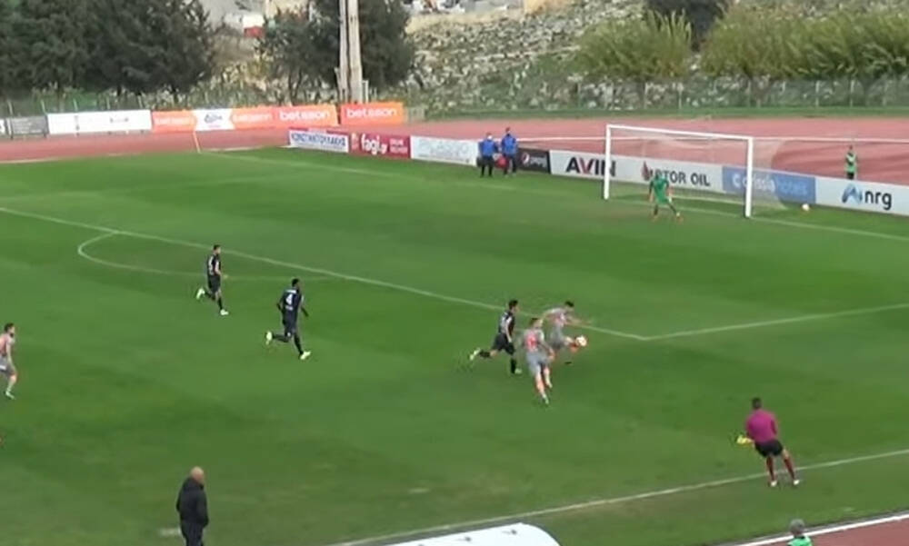 Τρομερά πράγματα σε αγώνα της Super League 2 – Δεν υπήρχε μικρή περιοχή στο γήπεδο (video)