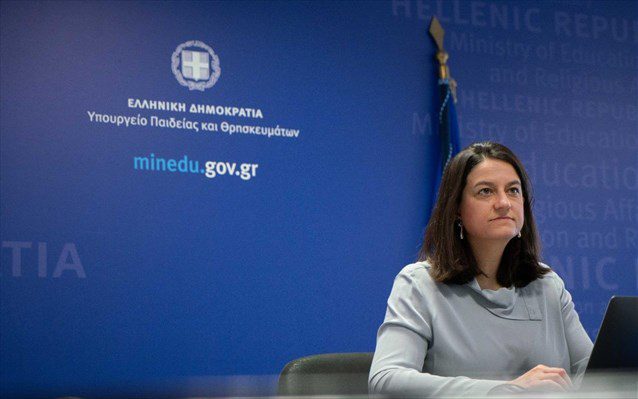 Κεραμέως: «Δεν κλείνουν τα σχολεία»