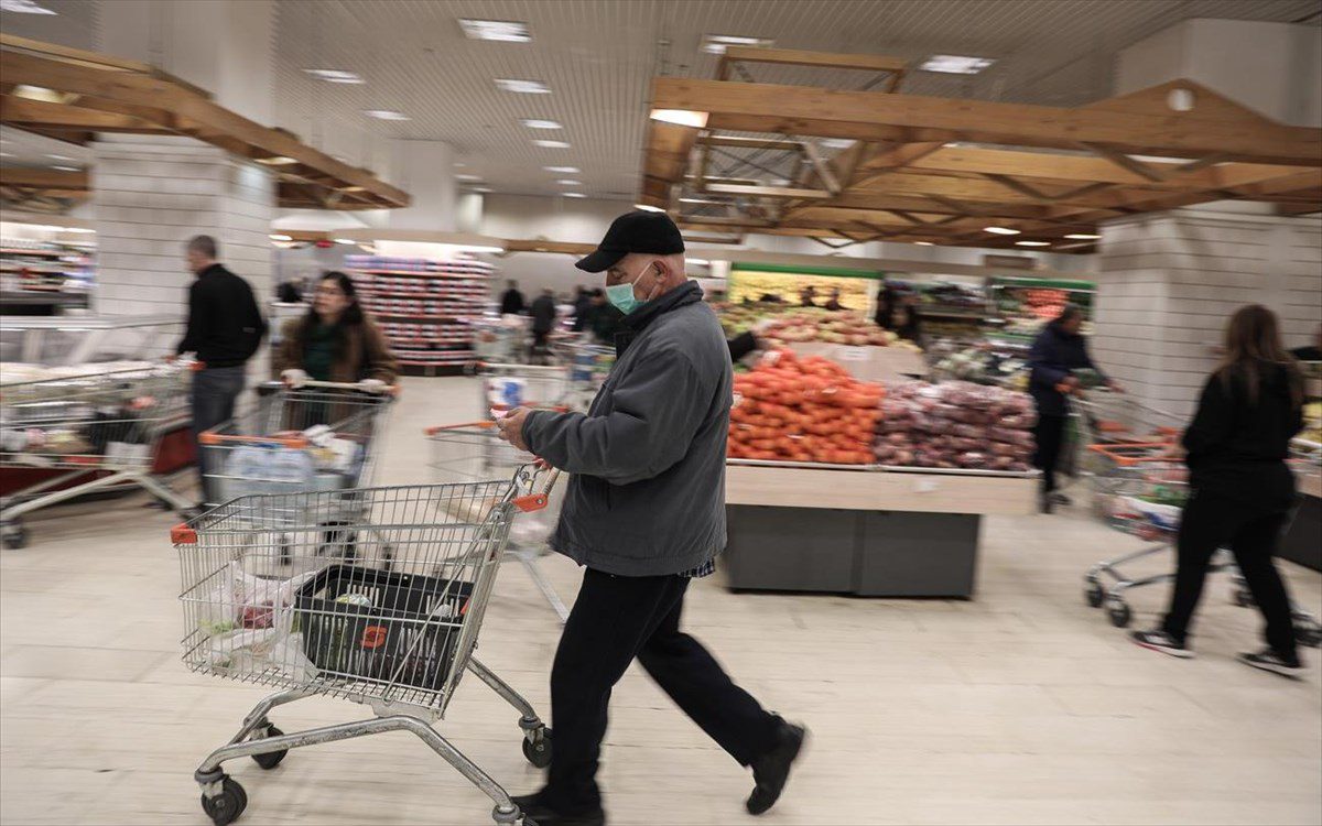 Νέα μέτρα: Προς επανεξέταση των όρων λειτουργίας των σούπερ μάρκετ