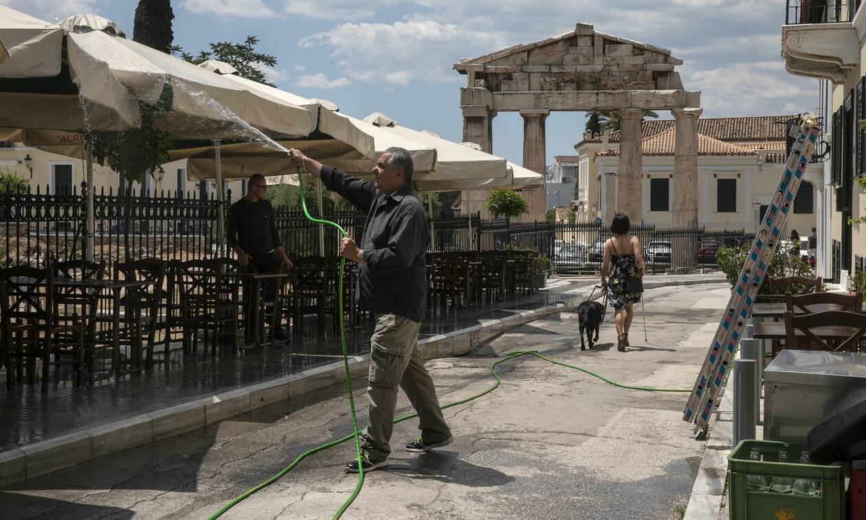 Κρούσματα σήμερα: «Μαύρο» ρεκόρ με 5.449 νέα – 52 θάνατοι και 430 διασωληνωμένοι