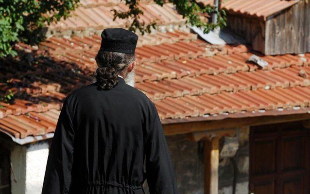 Λέσβος: Παρέμβαση της Εισαγγελίας για τον ιερέα που λειτούργησε ενώ ήταν θετικός στον Covid