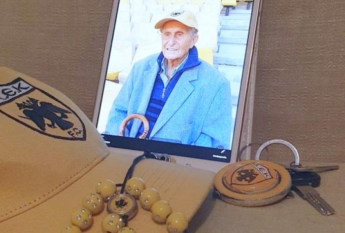 Ο συνομήλικος με την ΑΕΚ της καρδιάς του, Γιώργος Καλογερίας έφυγε στα 97, έχοντας εκπληρώσει την τελευταία του επιθυμία