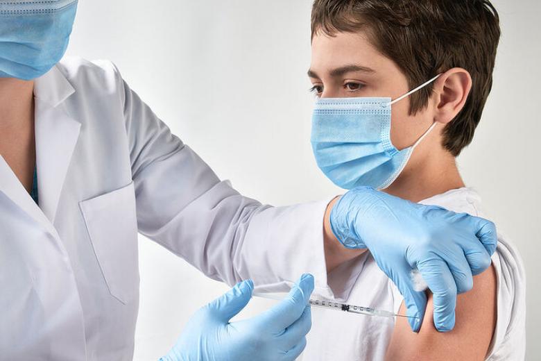 Εμβολιασμός παιδιών 5 έως 11: Αυτές είναι οι παρενέργειες