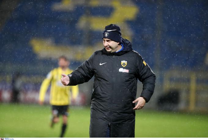 Οπαδοί σε Γιαννίκη: «Συνέχισε, σε πιστεύουμε»