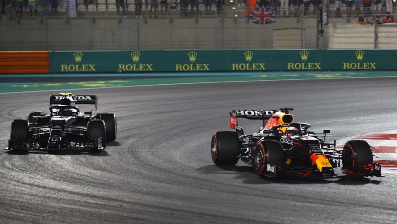 Formula 1: Ο μυθικός τελευταίος γύρος που χάρισε τον τίτλο στον Φερστάπεν (vid)