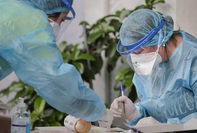 Επισπεύδουν την εφαρμογή των μέτρων τα 15.000 κρούσματα – Ίσως κι από αύριο σε ισχύ
