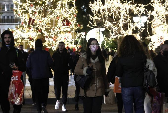 Μετάλλαξη Όμικρον: Συναγερμός για δεκάδες ύποπτα κρούσματα στην Αττική