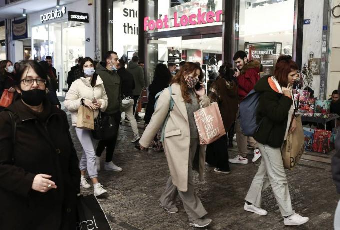 Σε εξέλιξη η συνεδρίαση των ειδικών – Στο τραπέζι η λήψη μέτρων μετά τις γιορτές