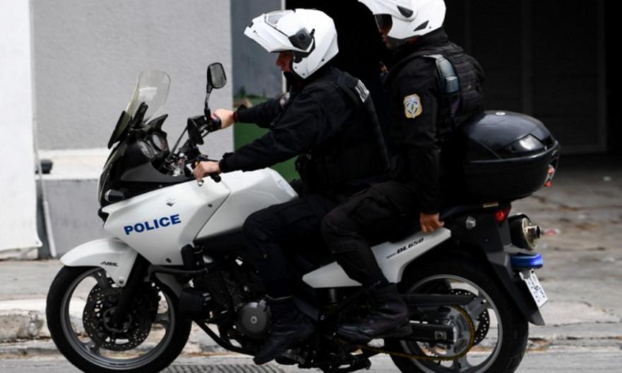Πεντέλη: Έληξε το θρίλερ με τον άνδρα που απειλούσε ότι θα πέσει στο κενό