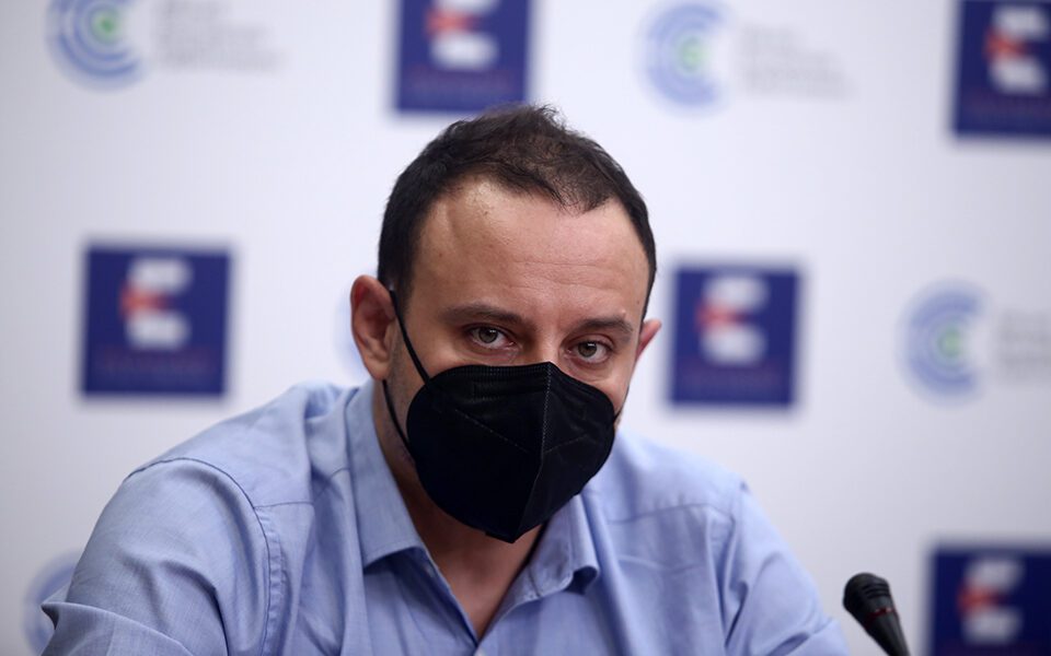 Συνειδητοποιεί κανείς πόσο σοβαρό είναι αυτό που είπε ο Μαγιορκίνης για την Όμικρον;