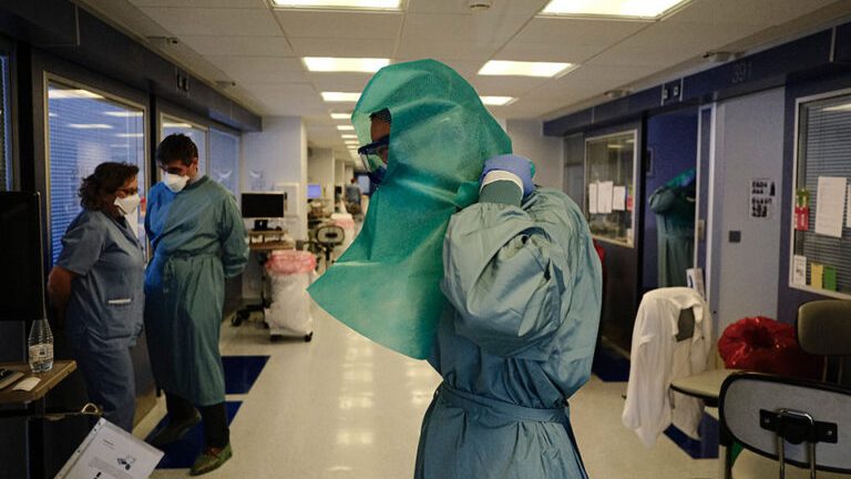 ΕΟΔΥ: 17.409 νέα κρούσματα – 98 θάνατοι και 653 διασωληνωμένοι