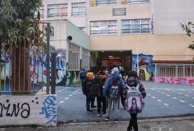 Τζανάκης: «75.000-80.000 παιδιά, ενεργά κρούσματα στα σχολεία»