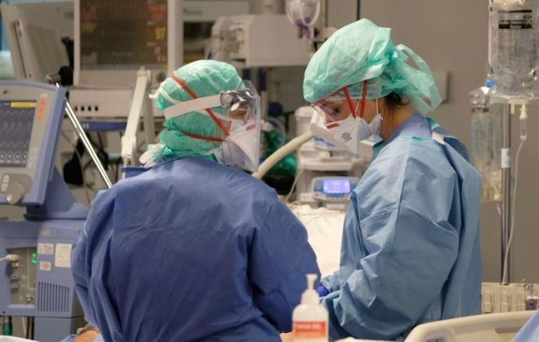 Κορωνοϊός: 33.716 νέα κρούσματα, 639 οι διασωληνωμένοι και 70 οι νέοι καταγεγραμμένοι θάνατοι
