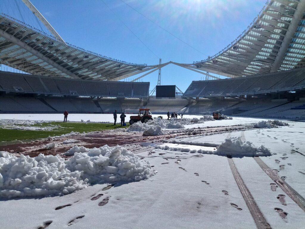 ΟΑΚΑ: Ξεκίνησε ο καθαρισμός από την χιονόπτωση (pics)