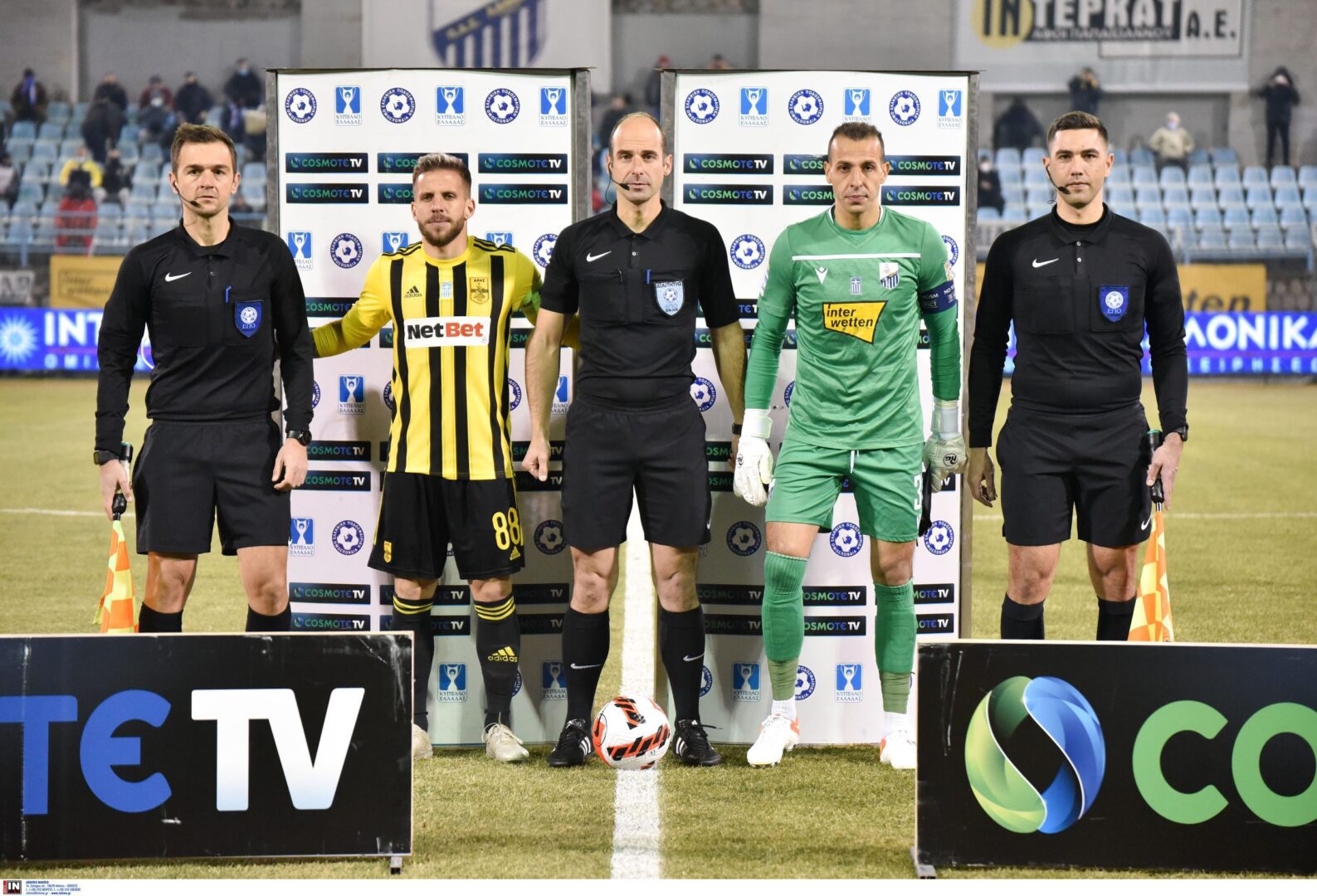 Έξαλλοι στη Λαμία: «Αίσχη Καραντώνη-Κλάτενμπεργκ βλέπεις το παιχνίδι;»