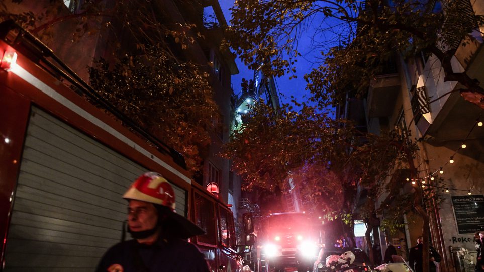 Φωτιά στο Κολωνάκι: Κάηκε ηλικιωμένη μέσα στο σπίτι της