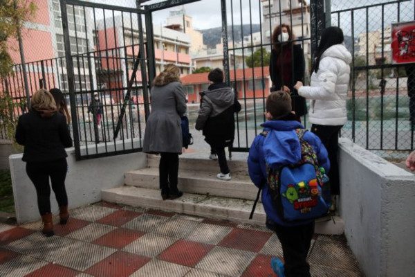 Σχολεία: Ένα στα τέσσερα κρούσματα είναι μαθητής – Τι φοβούνται οι επιστήμονες