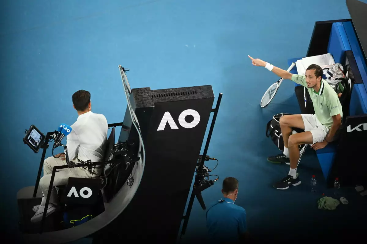 Τιμωρήθηκαν από το Australian Open Τσιτσιπάς και Μεντβέντεφ 