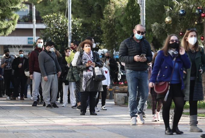 Κορωνοϊός: Προς παράταση μίας εβδομάδας τα μέτρα υπό το φόβο των θανάτων