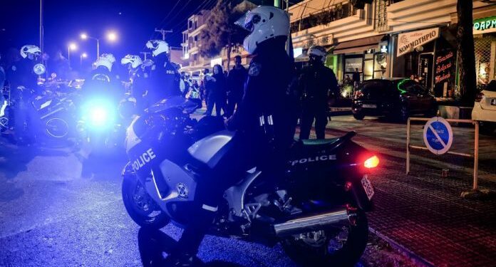 Η ανακοίνωση της ΕΛΑΣ για το «ντου» οπαδών στο Πέραμα: Βρήκαν μαχαίρια και «πεταλούδες» και όχι μόνο… – Σημειώθηκαν επτά συλλήψεις!