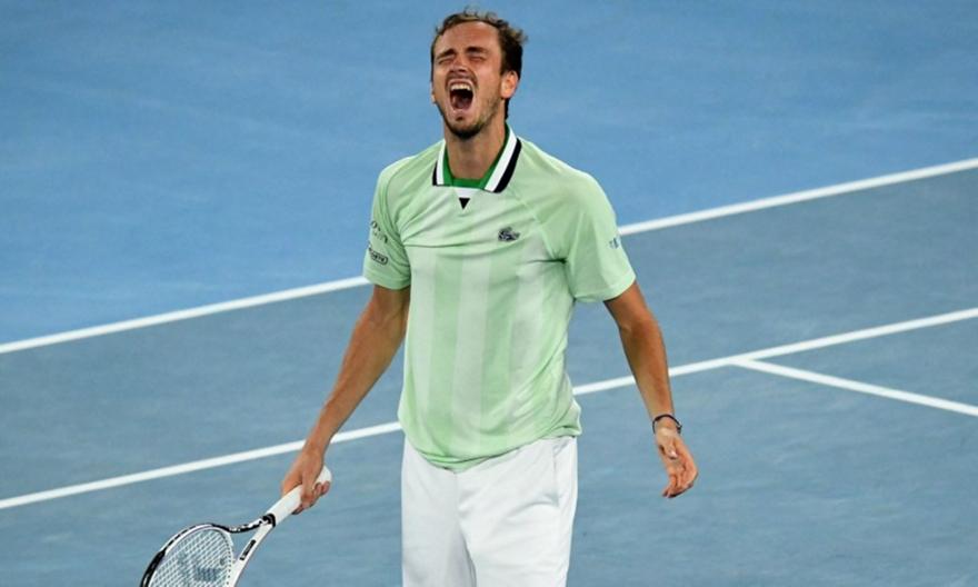 Australian Open: Ο Μεντβέντεφ κόντρα στον Τσιτσιπά, νίκησε με ανατροπή τον Αλιασίμ – Πότε θα γίνει ο ημιτελικός