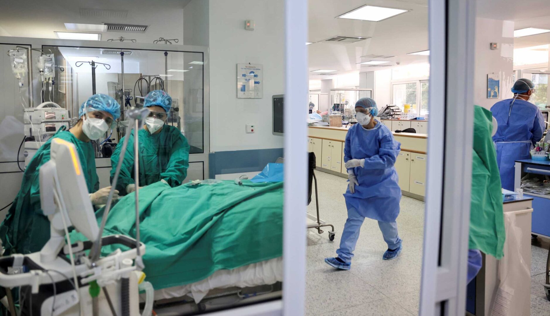 Κορονοϊός: «Μαύρη μέρα» και πάλι με 107 νεκρούς – 22.362 νέα κρούσματα και 605 διασωληνωμένοι