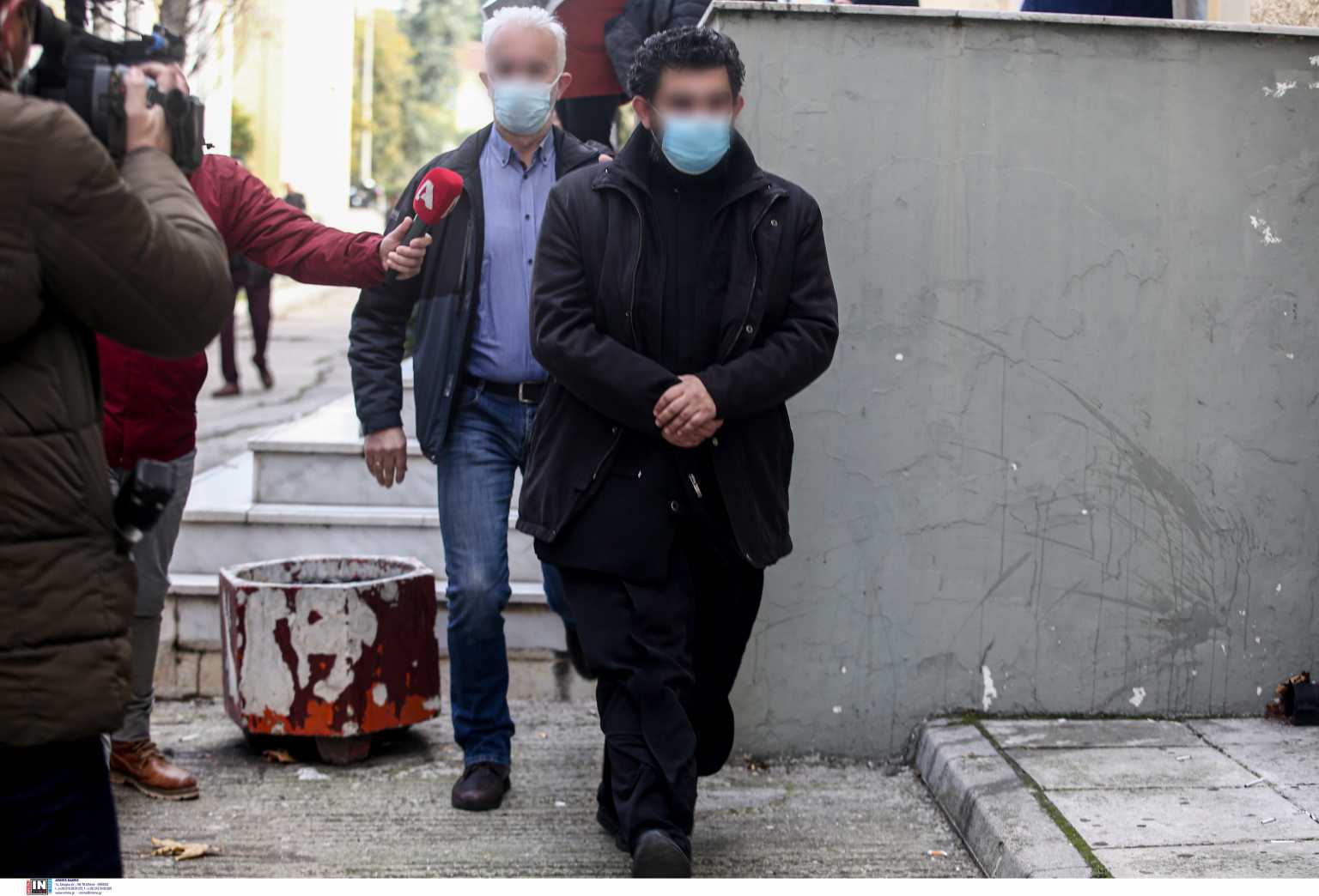 Συνελήφθη ιερέας για βιασμό και πορνογραφία ανηλίκων – Χωρίς χειροπέδες στον ανακριτή (pics)