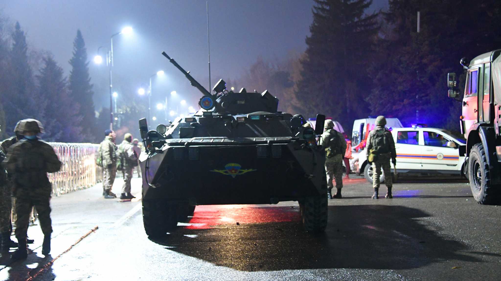 Καζακστάν: Εικόνες χάους λόγω της «έκρηξης» τιμών στο αέριο – Η παραίτηση της κυβέρνησης δεν ηρεμεί το πλήθος