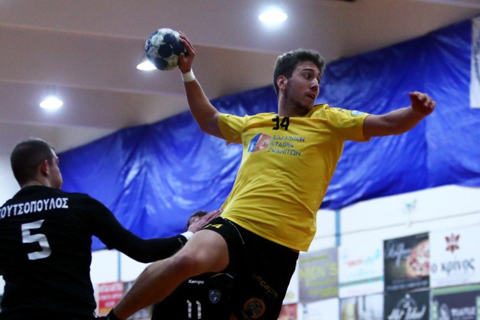 Επέμβαση και «νοκ άουτ» για φέτος ο Καλόμοιρος