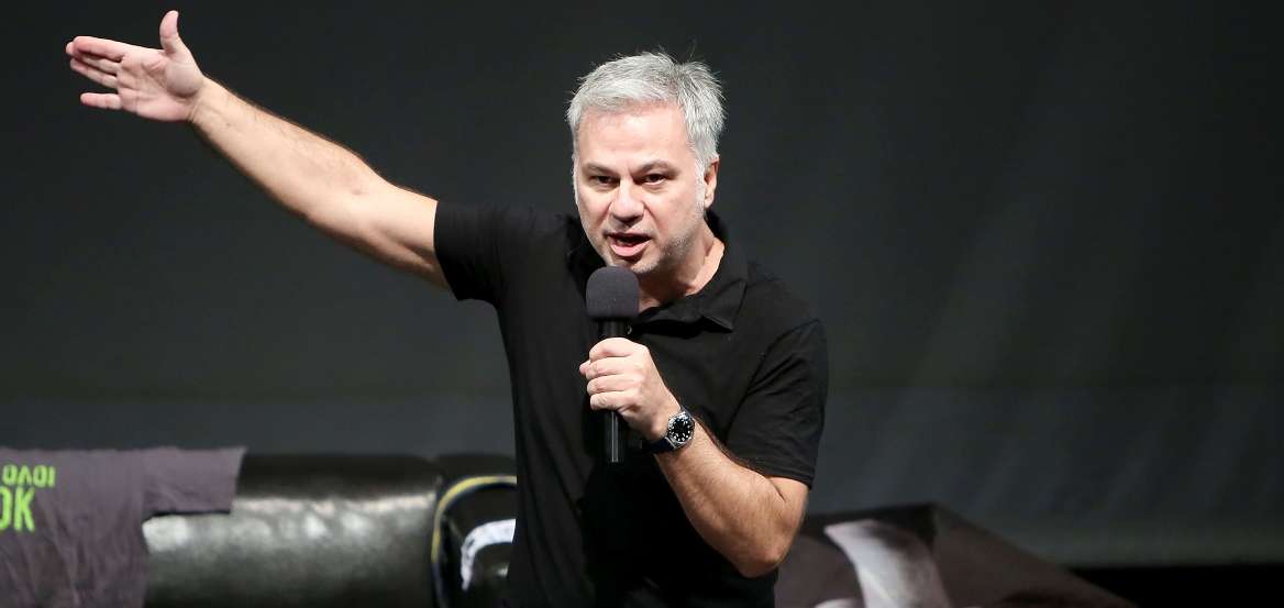 Ζαραλίκος: «Την πρώτη μέρα του χρόνου έριξαν τον λογαριασμό μου στο Twitter, την δεύτερη μέρα έφεραν την αστυνομία στην παράσταση» (pic)