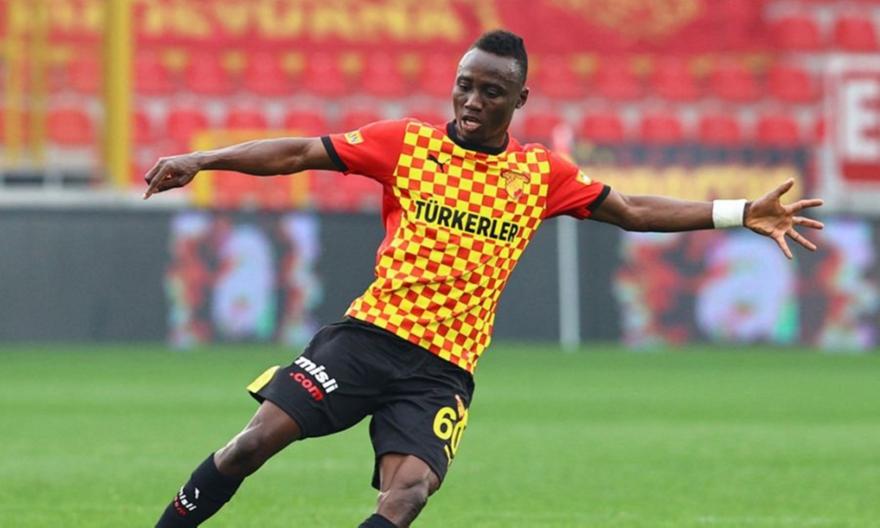 «Προσπάθησε να πάρει τον Νουομπόντο η ΑΕΚ»