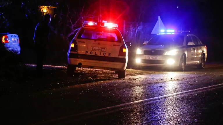 Απίστευτο: Πατέρας χτυπήθηκε με ρόπαλα από χούλιγκαν καθώς περίμενε το παιδί του στη Χαλκίδα