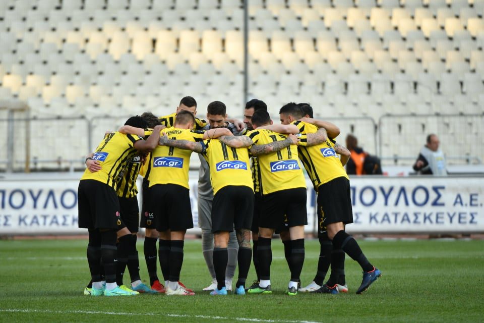 Με μαύρα περιβραχιόνια Άρης και ΑΕΚ στον αγώνα – Η ΑΕΚ θα καταθέσει στεφάνι στην μνήμη του αδικοχαμένου Άλκη