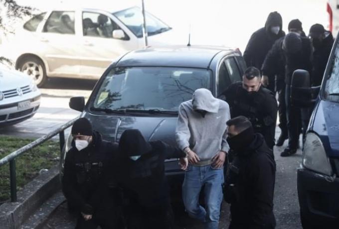 Δολοφονία Άλκη: «Μαχαίρωσα κάποιον δύο φορές, αλλά όχι τον 19χρονo» (vids) 