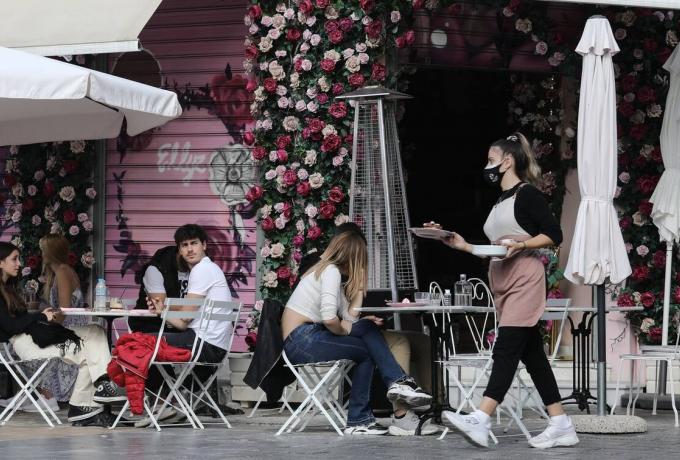 Άρση Μέτρων: «Κλείδωσαν» οι αλλαγές σε γήπεδα και εστίαση – Στόχος ο Μάρτιος χωρίς περιορισμούς 