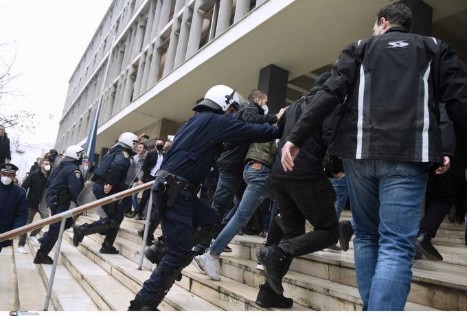 Δολοφονία Άλκη: Απολογούνται στην ανακρίτρια άλλοι τρεις κατηγορούμενοι 