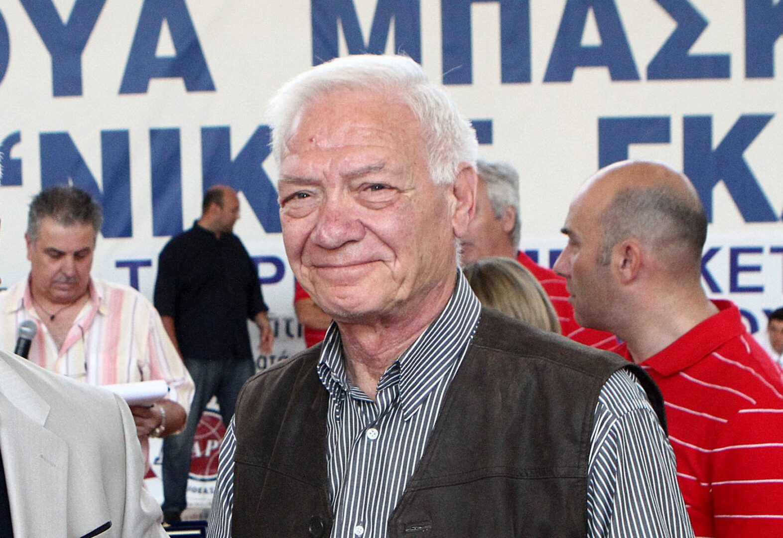 Πέθανε ο Βαγγέλης Λυμπεράτος – Θλίψη στο ελληνικό μπάσκετ￼