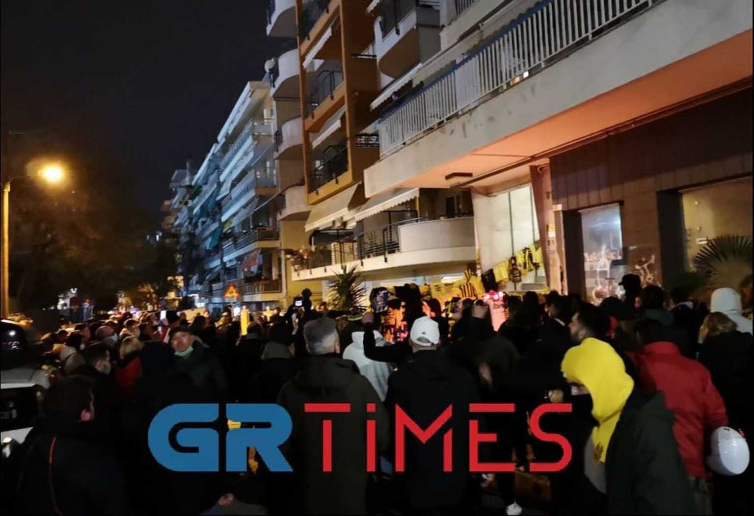 Δολοφονία 19χρονου Άλκη: Λαοθάλασσα στο σημείο που άφησε την τελευταία του πνοή (pics)
