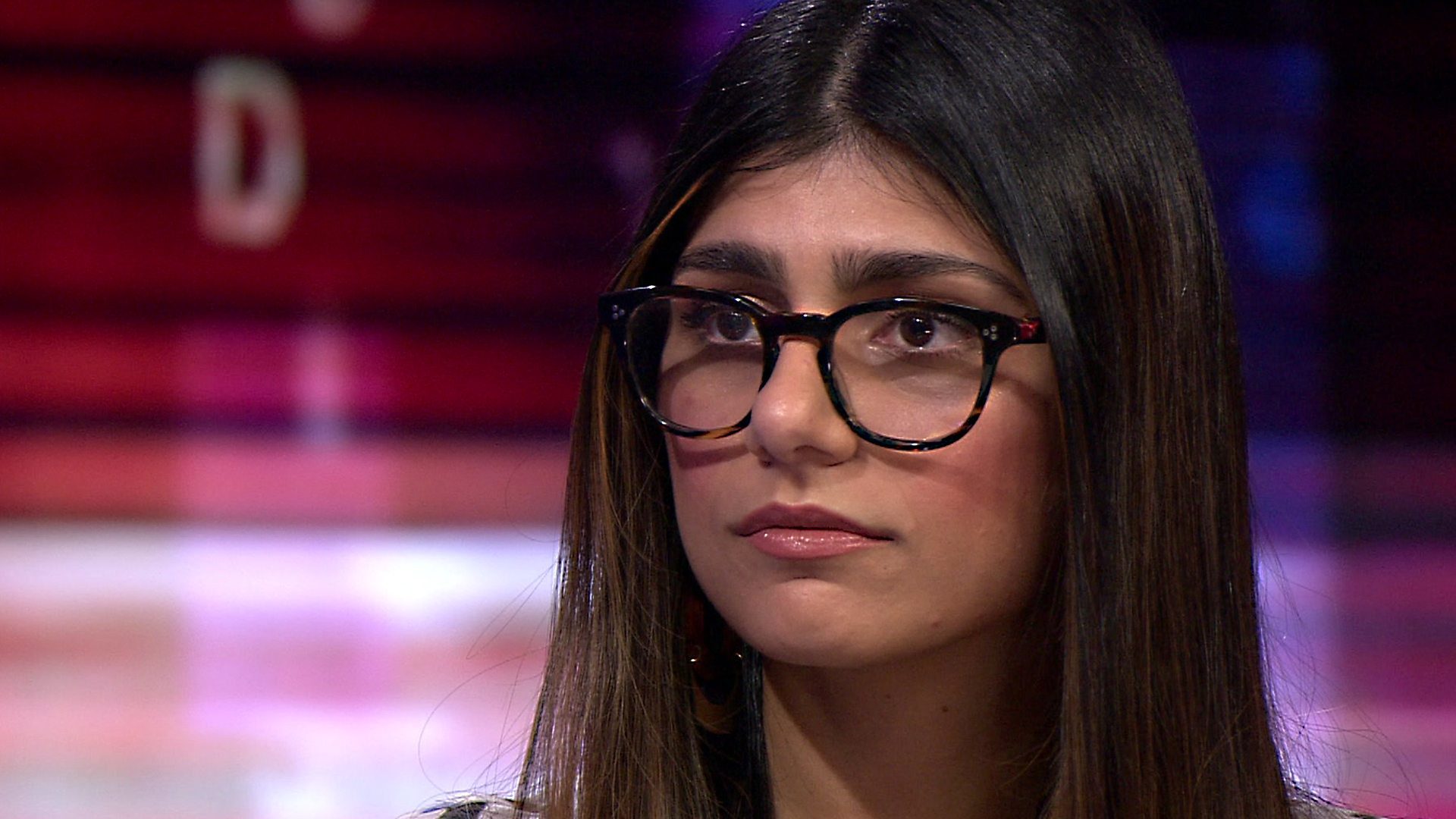 H Mia Khalifa στηρίζει την Ουκρανία και δημοσίευσε οδηγίες για μολότοφ