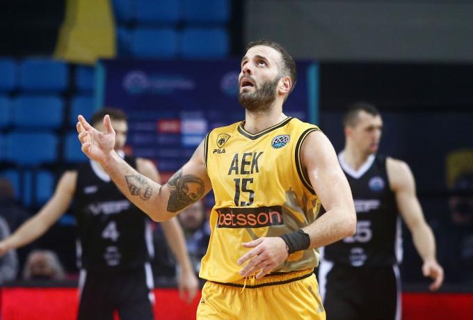 Ούτε έξω από τα Λιόσια: Τέλειωσε από την ΑΕΚ ο Παππάς!