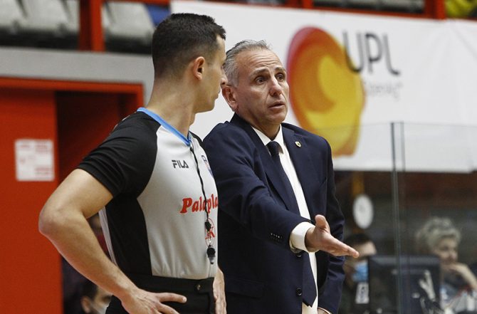 Συμεωνίδης: «Όλοι είδαμε τι έγινε – Είμαστε η ΑΕΚ και παλεύουμε μέχρι τελευταία στιγμή»