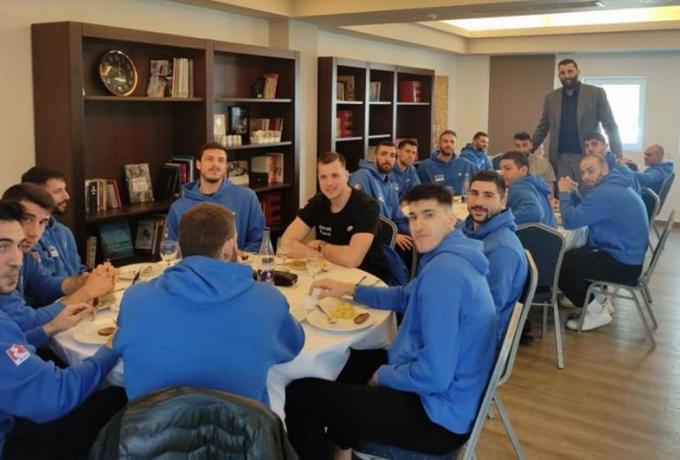 Παγκόσμιο Κύπελλο: Επισκέφθηκε την Εθνική ομάδα ο Γιάννης Μπουρούσης (pic)