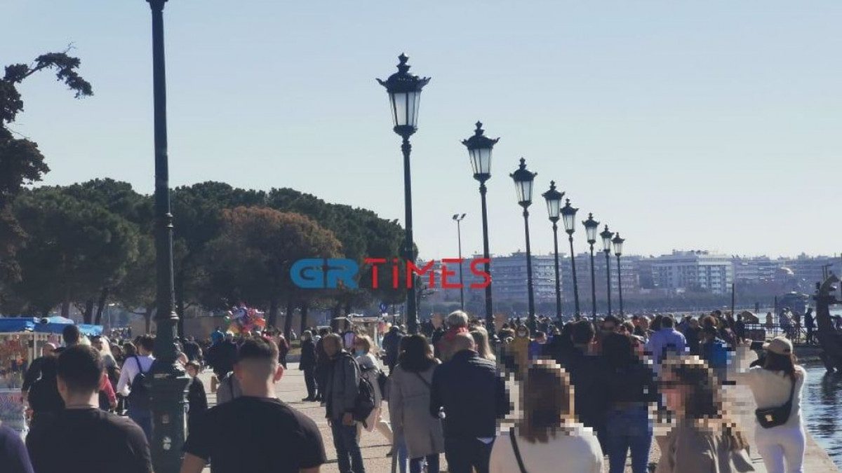 «Βούλιαξε» από κόσμο η παραλία της Θεσσαλονίκης (vid)